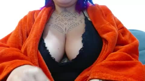 Snapshot of vaholiver chatting on November 30, 3:16 pm Vah Oliver online show from November 30, 3:16 pm