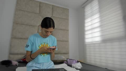 Snapshot of vaiolett_smith chatting on September 25, 12:53 pm V A I O L E T T S M I T H online show from September 25, 12:53 pm