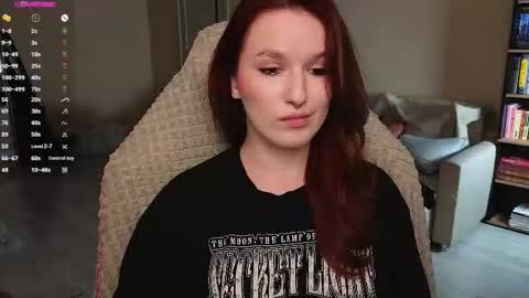 Val online show from December 4, 8:39 pm