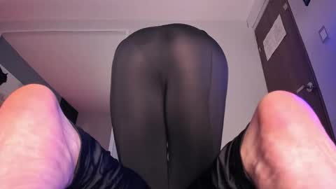 Snapshot of val_oconner chatting on November 21, 8:40 pm val_oconner online show from November 21, 8:40 pm