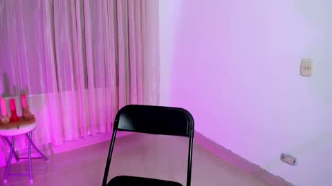 HI IM NEW online show from February 13, 4:36 pm