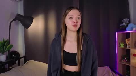 Snapshot of valeneschindele chatting on November 12, 4:24 am Lisa online show from November 12, 4:24 am