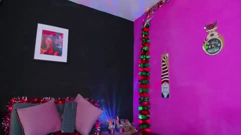 Snapshot of valenmilan chatting on December 11, 1:58 am valentina milan online show from December 11, 1:58 am