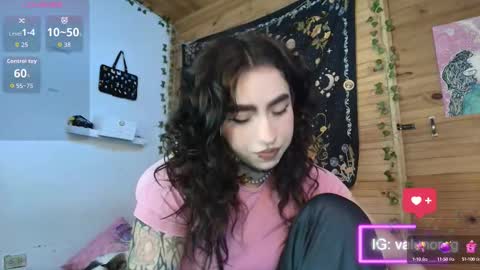 Snapshot of valenor_ chatting on September 18, 2:57 am valentina online show from September 18, 2:57 am