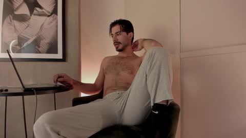 valentin_hoffman online show from November 13, 11:53 am