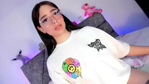 Snapshot of valentina_alba chatting on December 5, 9:17 pm Valentina online show from December 5, 9:17 pm