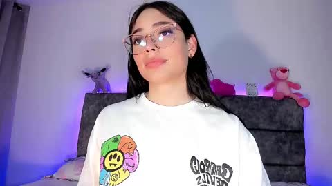 Snapshot of valentina_alba chatting on December 6, 12:23 am Valentina online show from December 6, 12:23 am