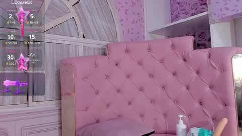 Snapshot of valentina_cortes72 chatting on September 13, 8:25 am Valentina online show from September 13, 8:25 am