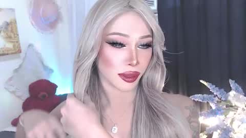 Amanda online show from April 14, 7:09 pm