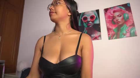 Snapshot of valentina_king18 chatting on November 27, 11:01 am VALENTINA online show from November 27, 11:01 am