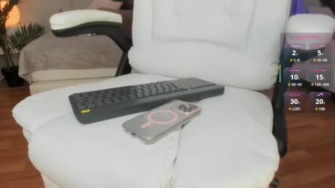 Snapshot of valentina_m17 chatting on October 22, 10:53 pm VALENTINA online show from October 22, 10:53 pm