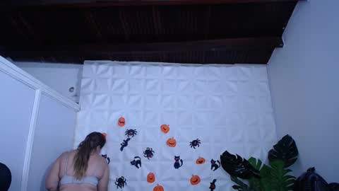 Snapshot of valentina_mature chatting on October 8, 9:12 pm Valentina online show from October 8, 9:12 pm