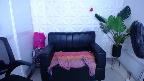 Snapshot of valentina_mature chatting on October 21, 10:10 pm Valentina online show from October 21, 10:10 pm