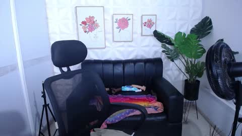 Snapshot of valentina_mature chatting on October 25, 8:00 am Valentina online show from October 25, 8:00 am