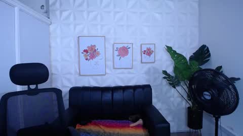 Snapshot of valentina_mature chatting on October 27, 11:52 pm Valentina online show from October 27, 11:52 pm