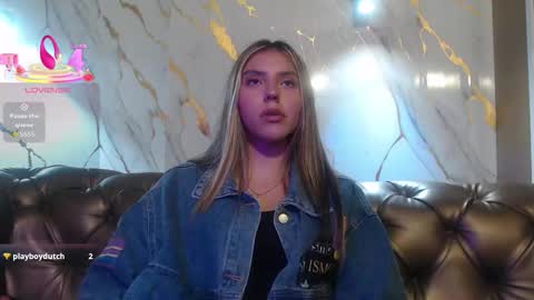 Snapshot of valentina_red18 chatting on September 9, 3:22 pm Valentina online show from September 9, 3:22 pm