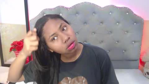 Snapshot of valentinavega18x chatting on November 18, 3:01 am valentina vega online show from November 18, 3:01 am