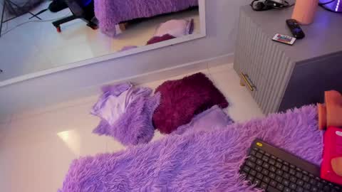 Mia  online show from April 20, 8:10 pm