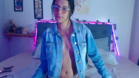 V A L E N T I N I online show from November 6, 7:59 pm