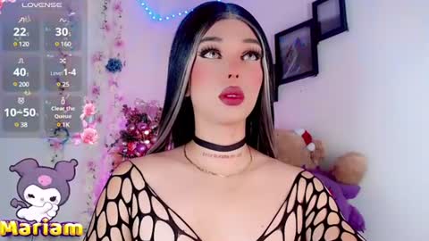 Snapshot of valentinne_marian chatting on December 7, 8:44 am Marian online show from December 7, 8:44 am