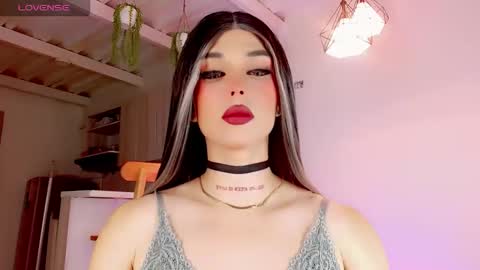 Snapshot of valentinne_marian chatting on February 21, 7:01 am Marian online show from February 21, 7:01 am