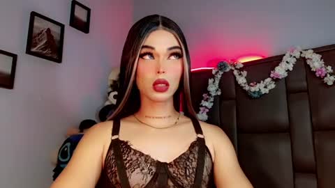 Snapshot of valentinne_marian chatting on September 30, 8:19 am Marian online show from September 30, 8:19 am