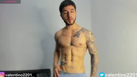 Snapshot of valentino2201 chatting on December 2, 12:09 am valentino online show from December 2, 12:09 am