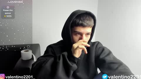 Snapshot of valentino2201 chatting on December 2, 3:15 am valentino online show from December 2, 3:15 am