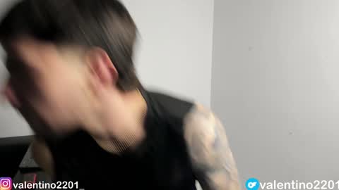 Snapshot of valentino2201 chatting on December 3, 12:57 am valentino online show from December 3, 12:57 am