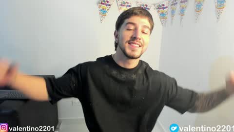 Snapshot of valentino2201 chatting on December 4, 4:32 am valentino online show from December 4, 4:32 am