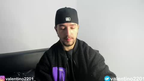 Snapshot of valentino2201 chatting on December 10, 12:39 am valentino online show from December 10, 12:39 am