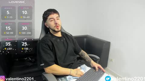 Snapshot of valentino2201 chatting on December 12, 11:25 pm valentino online show from December 12, 11:25 pm