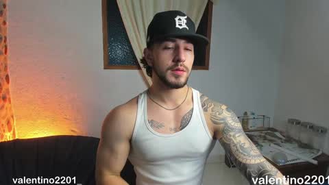 Snapshot of valentino2201 chatting on December 20, 1:47 am valentino online show from December 20, 1:47 am