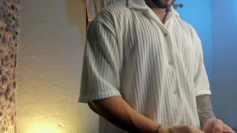 Snapshot of valentino2201 chatting on December 30, 11:49 pm valentino online show from December 30, 11:49 pm