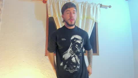 Snapshot of valentino2201 chatting on January 3, 12:22 am valentino online show from January 3, 12:22 am