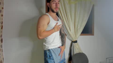 Snapshot of valentino2201 chatting on January 6, 11:52 pm valentino online show from January 6, 11:52 pm