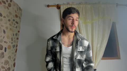 Snapshot of valentino2201 chatting on January 9, 12:35 am valentino online show from January 9, 12:35 am