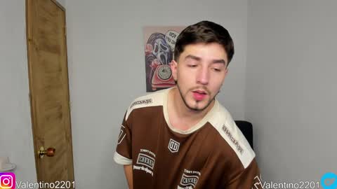 Snapshot of valentino2201 chatting on January 31, 2:15 am valentino online show from January 31, 2:15 am