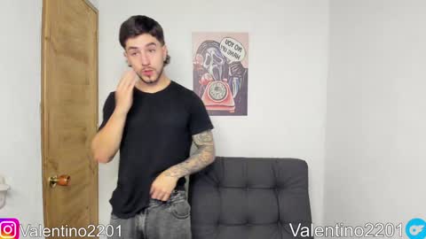 Snapshot of valentino2201 chatting on February 1, 1:34 am valentino online show from February 1, 1:34 am