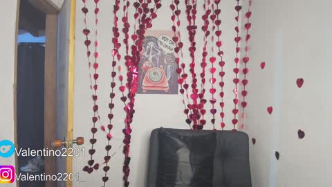 Snapshot of valentino2201 chatting on February 26, 1:11 am valentino online show from February 26, 1:11 am