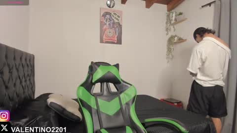 Snapshot of valentino2201 chatting on October 2, 11:34 pm valentino online show from October 2, 11:34 pm