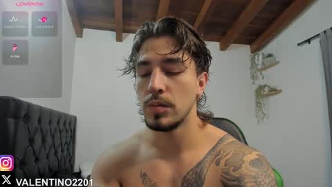 Snapshot of valentino2201 chatting on October 9, 12:52 am valentino online show from October 9, 12:52 am