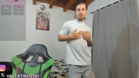 Snapshot of valentino2201 chatting on October 11, 1:05 am valentino online show from October 11, 1:05 am