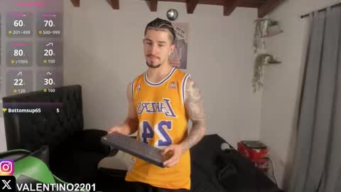 Snapshot of valentino2201 chatting on November 7, 12:43 am valentino online show from November 7, 12:43 am