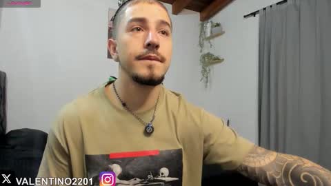 Snapshot of valentino2201 chatting on November 15, 11:43 pm valentino online show from November 15, 11:43 pm