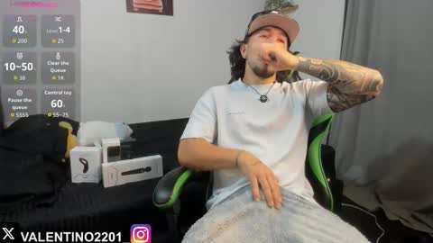 Snapshot of valentino2201 chatting on November 21, 11:36 pm valentino online show from November 21, 11:36 pm