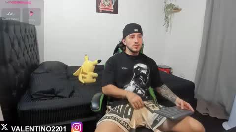 Snapshot of valentino2201 chatting on November 26, 2:23 am valentino online show from November 26, 2:23 am