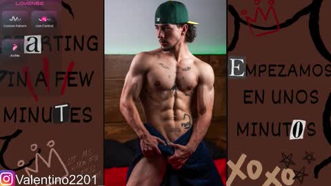 Snapshot of valentino2201 chatting on December 20, 1:23 am valentino online show from December 20, 1:23 am