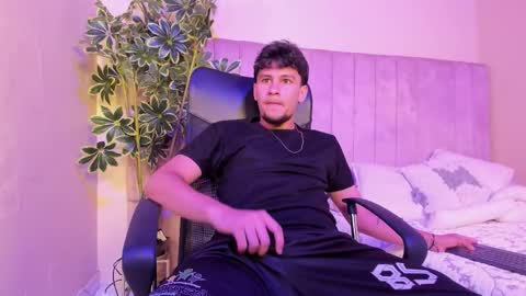 VALENTINO online show from February 27, 12:38 pm