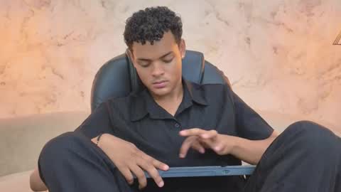 Snapshot of valentino_thompson chatting on September 29, 8:46 pm valentino_thompson online show from September 29, 8:46 pm